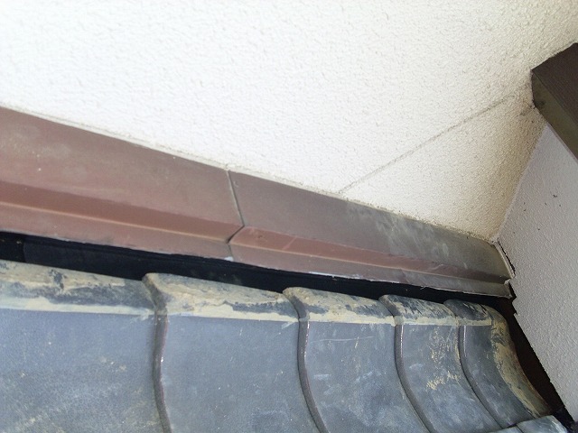 のし瓦と土を撤去